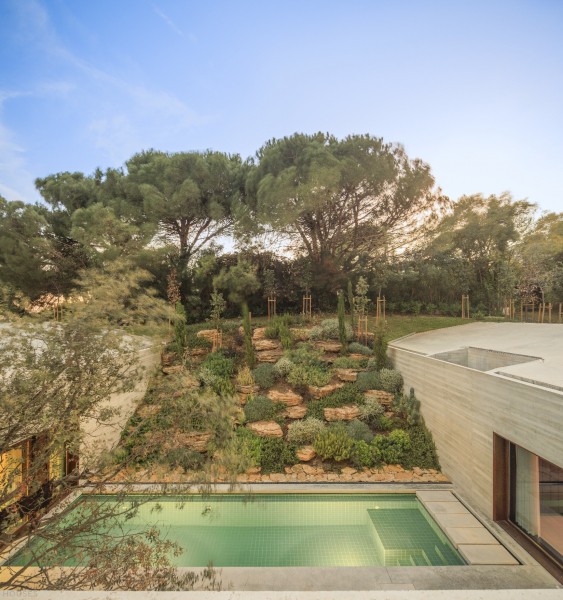 Минималистичная резиденция с рационалистической геометрией Минималистичная резиденция с рационалистической геометрией