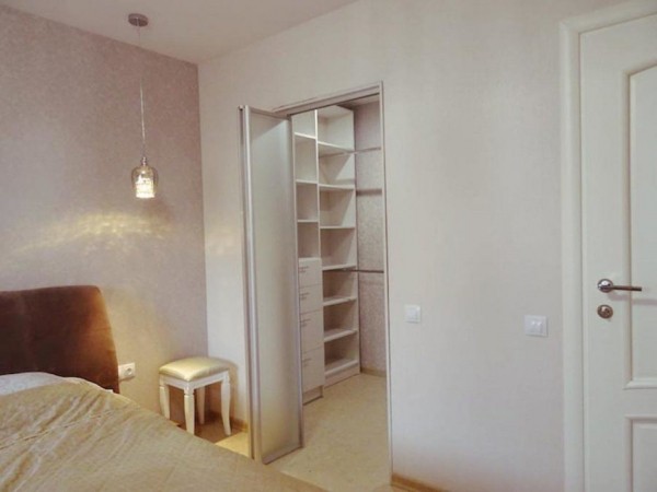 Какие двери выбрать для гардеробной в квартире? Какие двери выбрать для гардеробной в квартире?