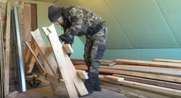 Делаем складные строительные козлы из обрезков досок на дачу Делаем складные строительные козлы из обрезков досок на дачу