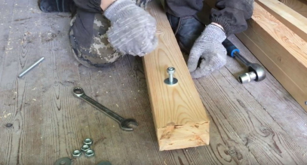 Делаем складные строительные козлы из обрезков досок на дачу Делаем складные строительные козлы из обрезков досок на дачу