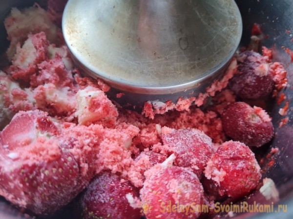 Клубнично-банановое мороженое без сливок и сахара Клубнично-банановое мороженое без сливок и сахара