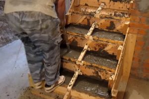 Бетонная лестница своими руками: с какими трудностями придется столкнуться, расчет и пошаговый процесс Бетонная лестница своими руками: с какими трудностями придется столкнуться, расчет и пошаговый процесс