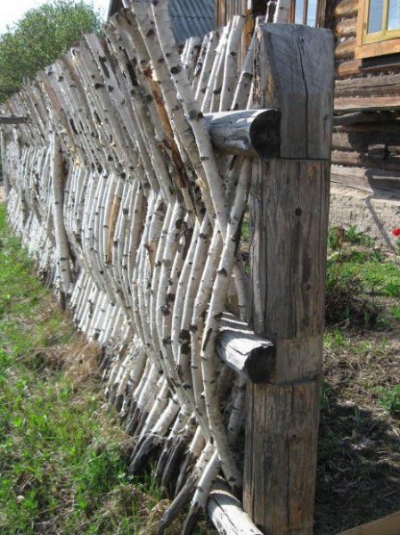 Плетеный забор своими руками: делаем из досок и веток с пошаговой инструкцией