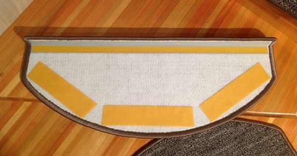 Накладки на ступени лестницы из ковролина: особенности выбора