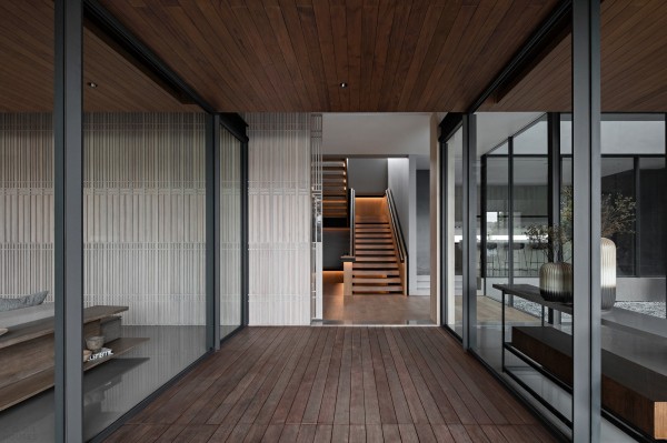 Семейный дом с современным тропическим дизайном