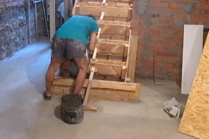 Бетонная лестница своими руками: с какими трудностями придется столкнуться, расчет и пошаговый процесс Бетонная лестница своими руками: с какими трудностями придется столкнуться, расчет и пошаговый процесс