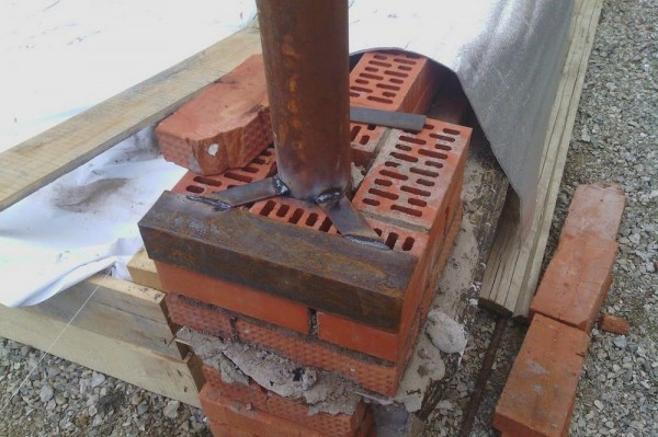 Во сколько обойдется кирпичный забор на участке: рассчитываем в рублях и кирпичах Во сколько обойдется кирпичный забор на участке: рассчитываем в рублях и кирпичах