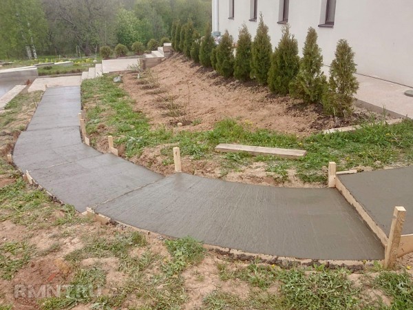 Три самых популярных материала для обустройства садовых дорожек
Три самых популярных материала для обустройства садовых дорожек