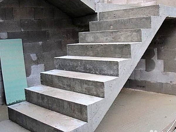 Бетонная лестница своими руками: с какими трудностями придется столкнуться, расчет и пошаговый процесс Бетонная лестница своими руками: с какими трудностями придется столкнуться, расчет и пошаговый процесс