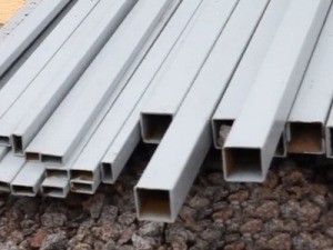 Как построить забор из профлиста своими руками: пошаговая инструкция и важные нюансы