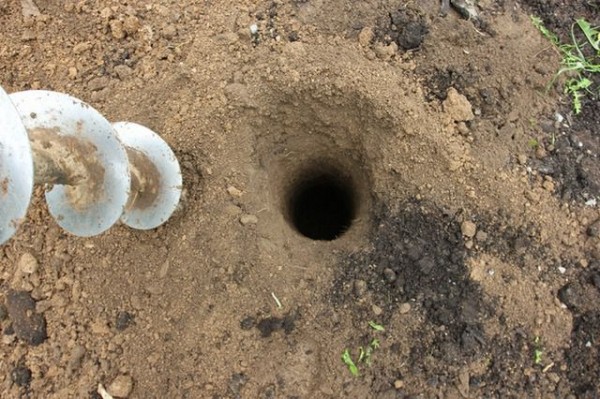 Бетонирование столбов для забора: устанавливаем забор правильно Бетонирование столбов для забора: устанавливаем забор правильно