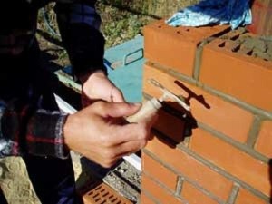 Кирпичные столбы для забора своими руками: пошаговая инструкция Кирпичные столбы для забора своими руками: пошаговая инструкция