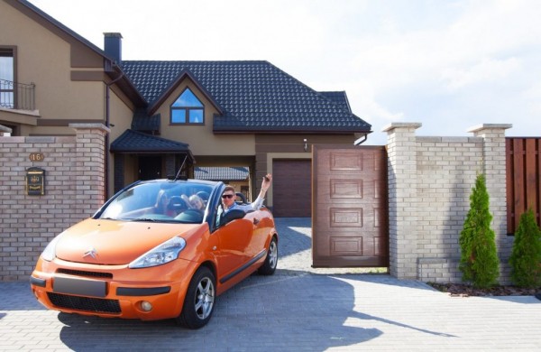 Выбираем въездные ворота для загородного дома — пошаговый алгоритм от ГК «АЛЮТЕХ» Выбираем въездные ворота для загородного дома — пошаговый алгоритм от ГК «АЛЮТЕХ»