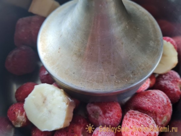 Клубнично-банановое мороженое без сливок и сахара Клубнично-банановое мороженое без сливок и сахара