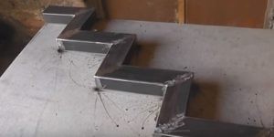 Лестница из профильной трубы своими руками: чертежи и пошаговая инструкция