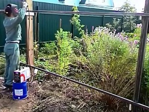 Как построить забор из профлиста своими руками: пошаговая инструкция и важные нюансы