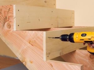 Забежная лестница своими руками: схемы + пошаговая инструкция с фото Забежная лестница своими руками: схемы + пошаговая инструкция с фото