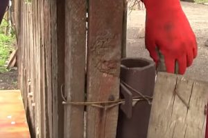 Деревянный забор на металлических столбах своими руками: пошаговая инструкция + фото