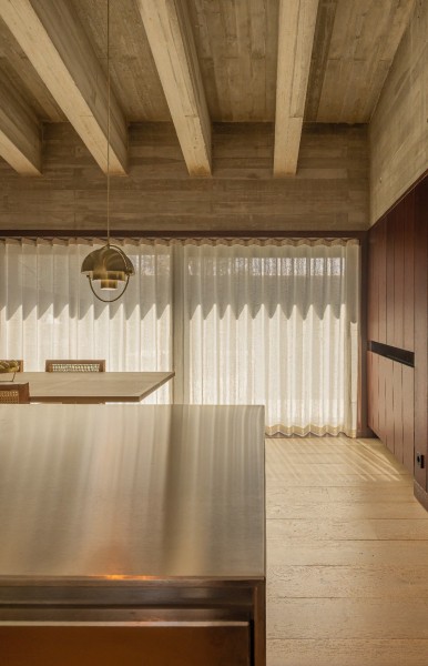 Минималистичная резиденция с рационалистической геометрией Минималистичная резиденция с рационалистической геометрией