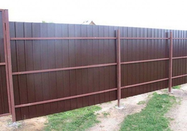 Забор из волнового шифера своими руками: пошаговая инструкция