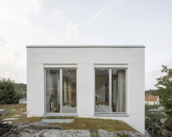 Скульптурная бетонная вилла в суровом рельефе Скульптурная бетонная вилла в суровом рельефе