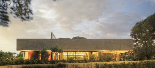 Минималистичная резиденция с рационалистической геометрией Минималистичная резиденция с рационалистической геометрией