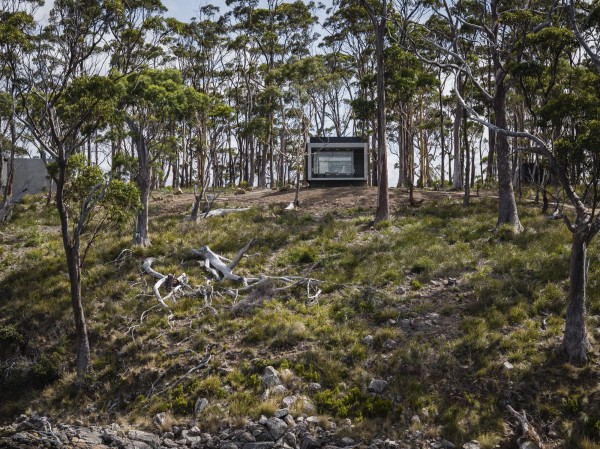 Автономный гостевой дом в брутальном стиле