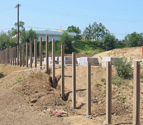 Забор своими руками: пошаговая инструкция по изготовлению и монтажу Забор своими руками: пошаговая инструкция по изготовлению и монтажу