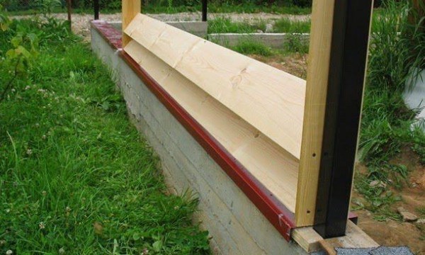 Деревянный забор своими руками: пошаговая инструкция Деревянный забор своими руками: пошаговая инструкция