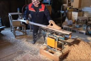 Деревянный забор на металлических столбах своими руками: пошаговая инструкция + фото