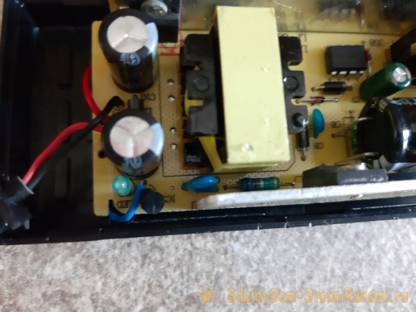 Как изменить выходное напряжение практически любого блока питания