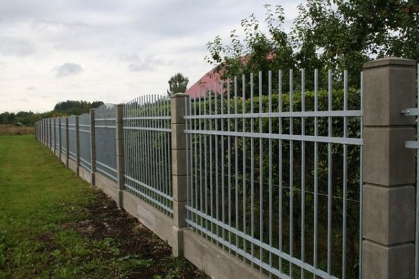 Бетонирование столбов для забора: устанавливаем забор правильно Бетонирование столбов для забора: устанавливаем забор правильно