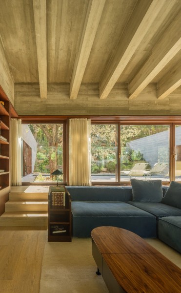 Минималистичная резиденция с рационалистической геометрией Минималистичная резиденция с рационалистической геометрией