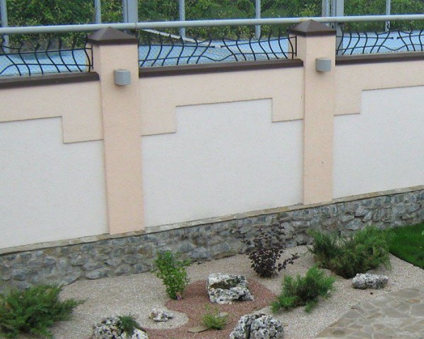 Столбы и забор из кирпича своими руками: пошаговая инструкция