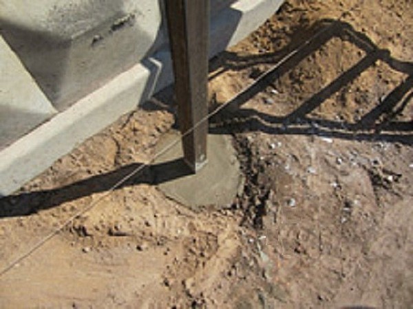 Забор из волнового шифера своими руками: пошаговая инструкция