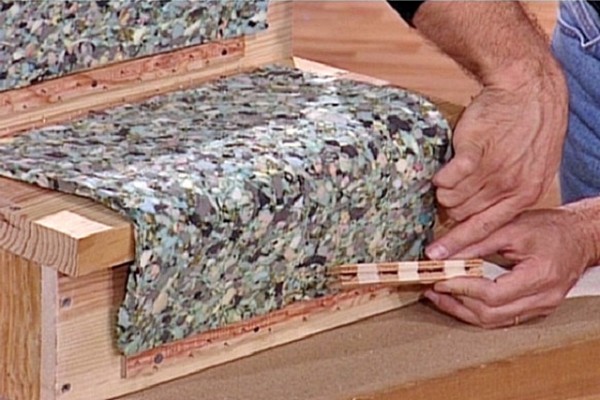 Накладки на ступени лестницы из ковролина: особенности выбора