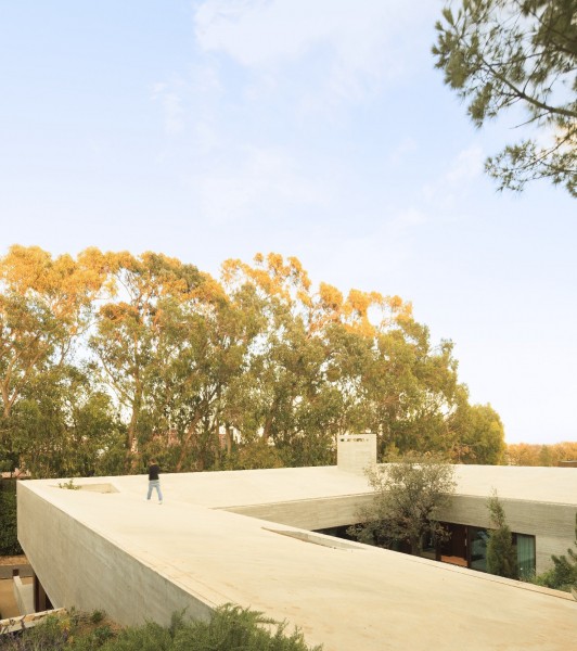 Минималистичная резиденция с рационалистической геометрией Минималистичная резиденция с рационалистической геометрией