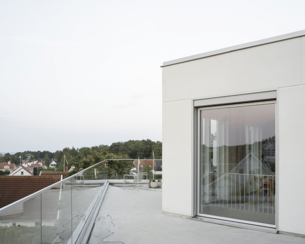 Скульптурная бетонная вилла в суровом рельефе Скульптурная бетонная вилла в суровом рельефе