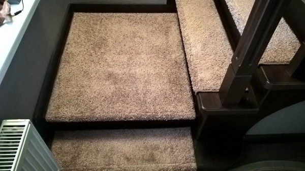 Накладки на ступени лестницы из ковролина: особенности выбора