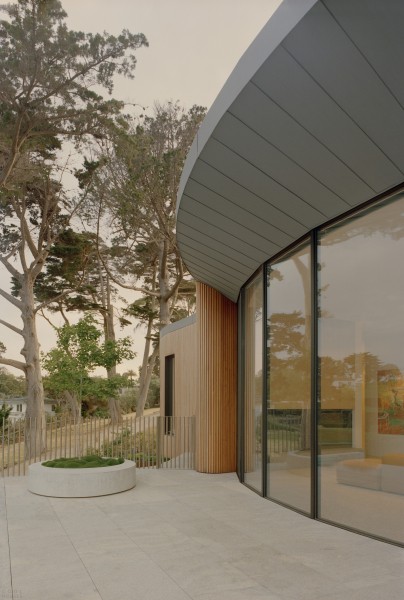 Элегантная резиденция с волнистыми фасадами Элегантная резиденция с волнистыми фасадами