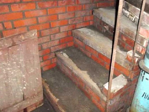 Лестница в погреб своими руками: выбор конструкции и пошаговая инструкция по изготовлению