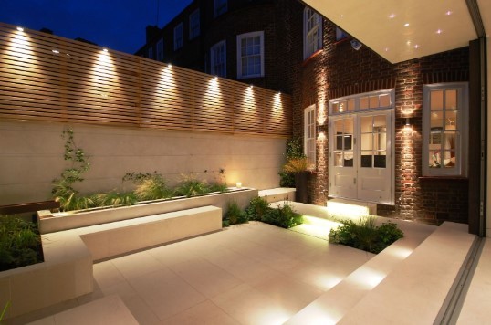 Как грамотно выполнить освещение на участке загородного дома