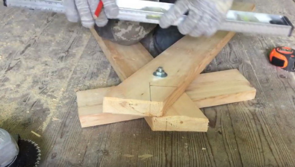 Делаем складные строительные козлы из обрезков досок на дачу Делаем складные строительные козлы из обрезков досок на дачу