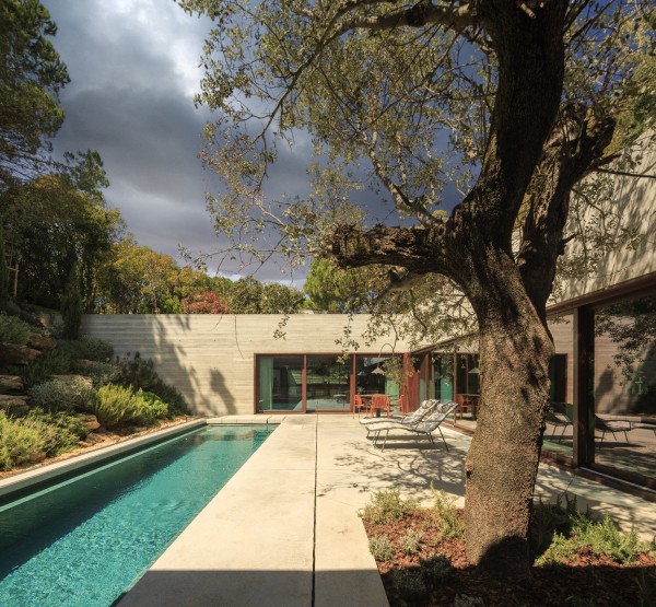 Минималистичная резиденция с рационалистической геометрией Минималистичная резиденция с рационалистической геометрией