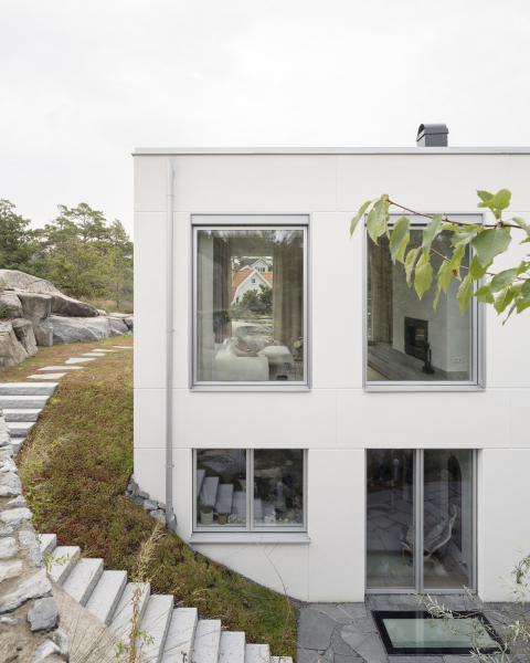 Скульптурная бетонная вилла в суровом рельефе Скульптурная бетонная вилла в суровом рельефе