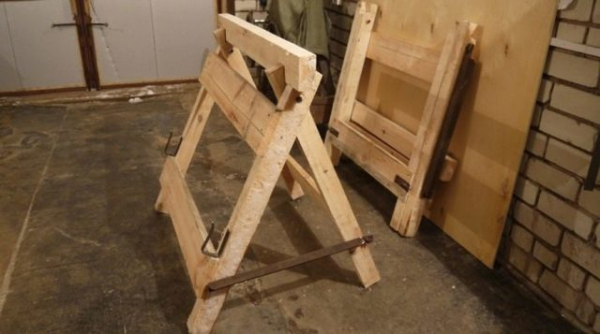 Делаем складные строительные козлы из обрезков досок на дачу Делаем складные строительные козлы из обрезков досок на дачу