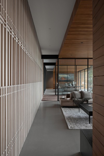 Семейный дом с современным тропическим дизайном