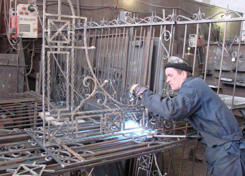Кованый забор своими руками: пошаговое руководство