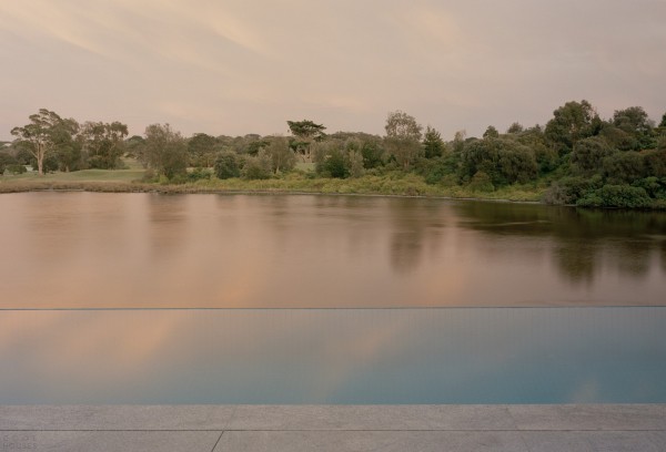 Элегантная резиденция с волнистыми фасадами Элегантная резиденция с волнистыми фасадами