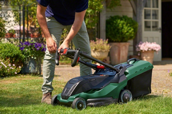 Аккумуляторные газонокосилки: рейтинг – лучшие модели 2024 года